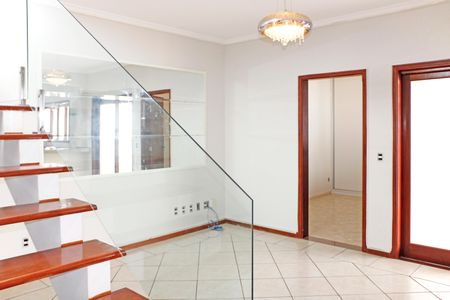 Casa de condomínio para alugar com 180m², 3 quartos e 4 vagasSala