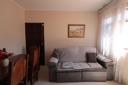 Casa à venda com 292m², 4 quartos e 2 vagas Casa à venda com 292m², 4 quartos e 2 vagasSala