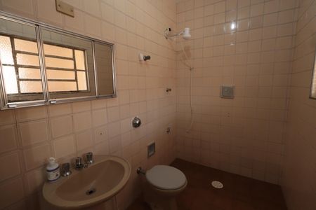 Casa à venda com 292m², 4 quartos e 2 vagas Casa à venda com 292m², 4 quartos e 2 vagasBanheiro 2