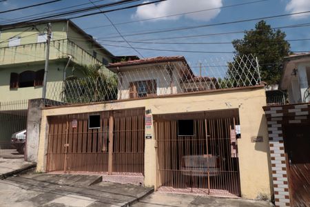 Casa à venda com 292m², 4 quartos e 2 vagas Casa à venda com 292m², 4 quartos e 2 vagasFachada