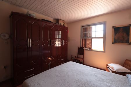 Casa à venda com 292m², 4 quartos e 2 vagas Casa à venda com 292m², 4 quartos e 2 vagasQuarto 1