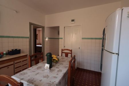 Casa à venda com 292m², 4 quartos e 2 vagas Casa à venda com 292m², 4 quartos e 2 vagasCozinha