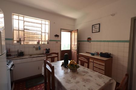 Casa à venda com 292m², 4 quartos e 2 vagas Casa à venda com 292m², 4 quartos e 2 vagasCozinha