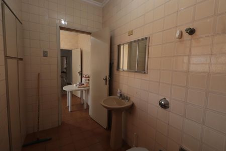 Casa à venda com 292m², 4 quartos e 2 vagas Casa à venda com 292m², 4 quartos e 2 vagasBanheiro 2