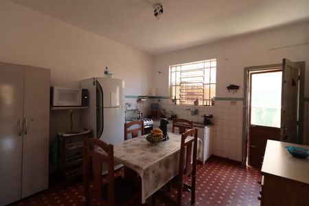 Casa à venda com 292m², 4 quartos e 2 vagas Casa à venda com 292m², 4 quartos e 2 vagasCozinha