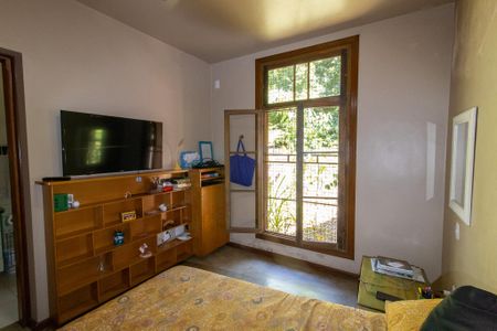 Casa à venda com 440m², 5 quartos e 4 vagas Casa à venda com 440m², 5 quartos e 4 vagasQuarto 4