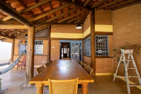 Casa à venda com 440m², 5 quartos e 4 vagas Casa à venda com 440m², 5 quartos e 4 vagasQuintal