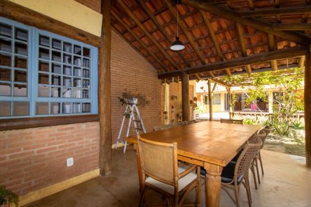 Casa à venda com 440m², 5 quartos e 4 vagas Casa à venda com 440m², 5 quartos e 4 vagasQuintal