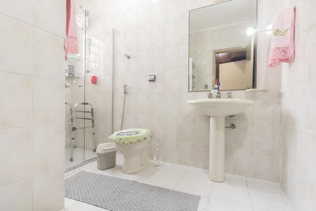 Casa à venda com 225m², 2 quartos e 1 vagaBanheiro Suíte 1