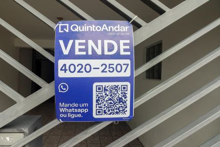Casa à venda com 225m², 2 quartos e 1 vagaFachada - Placa 