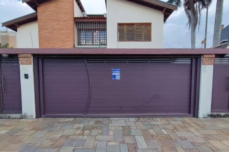 Casa à venda com 238m², 3 quartos e 3 vagas Casa à venda com 238m², 3 quartos e 3 vagasPLACA INSTALADA NA FACHADA