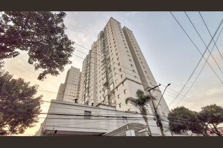Apartamento à venda com 64m², 2 quartos e 1 vaga Apartamento à venda com 64m², 2 quartos e 1 vagaFachada e portaria