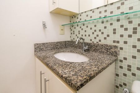 Apartamento à venda com 64m², 2 quartos e 1 vaga Apartamento à venda com 64m², 2 quartos e 1 vagaBanheiro da Suíte
