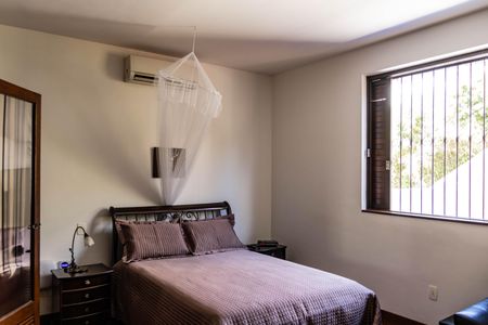 Casa à venda com 450m², 4 quartos e 4 vagas Casa à venda com 450m², 4 quartos e 4 vagasSuíte 1