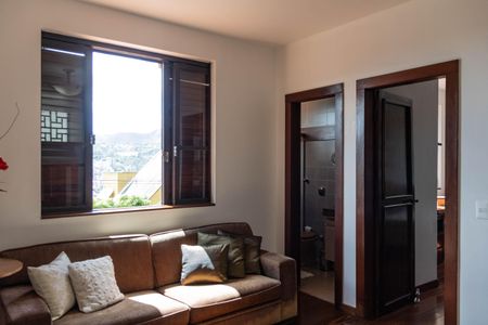 Casa à venda com 450m², 4 quartos e 4 vagas Casa à venda com 450m², 4 quartos e 4 vagasSala 2