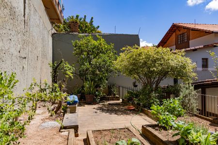 Casa à venda com 450m², 4 quartos e 4 vagas Casa à venda com 450m², 4 quartos e 4 vagasJardim