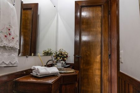 Casa à venda com 450m², 4 quartos e 4 vagas Casa à venda com 450m², 4 quartos e 4 vagasLavabo