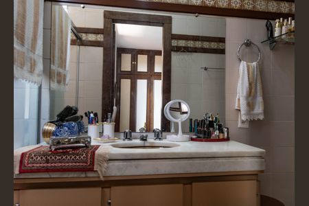 Casa à venda com 450m², 4 quartos e 4 vagas Casa à venda com 450m², 4 quartos e 4 vagasBanheiro da Suíte 2