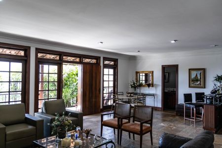 Casa à venda com 450m², 4 quartos e 4 vagas Casa à venda com 450m², 4 quartos e 4 vagasSala 1