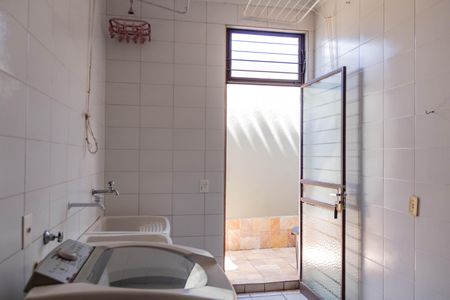 Casa à venda com 450m², 4 quartos e 4 vagas Casa à venda com 450m², 4 quartos e 4 vagasÁrea de Serviço