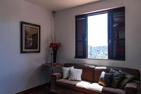 Casa à venda com 450m², 4 quartos e 4 vagas Casa à venda com 450m², 4 quartos e 4 vagasSala 2