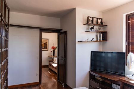 Casa à venda com 450m², 4 quartos e 4 vagas Casa à venda com 450m², 4 quartos e 4 vagasQuarto 1