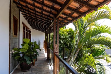 Casa à venda com 450m², 4 quartos e 4 vagas Casa à venda com 450m², 4 quartos e 4 vagasEntrada