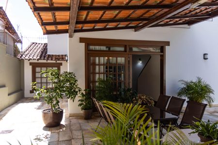 Casa à venda com 450m², 4 quartos e 4 vagas Casa à venda com 450m², 4 quartos e 4 vagasÁrea gourmet