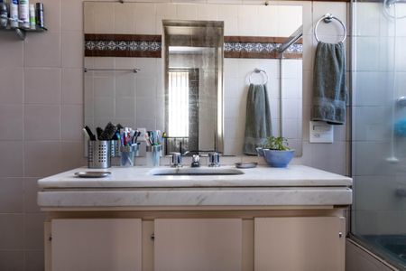 Casa à venda com 450m², 4 quartos e 4 vagas Casa à venda com 450m², 4 quartos e 4 vagasBanheiro da Suíte 1