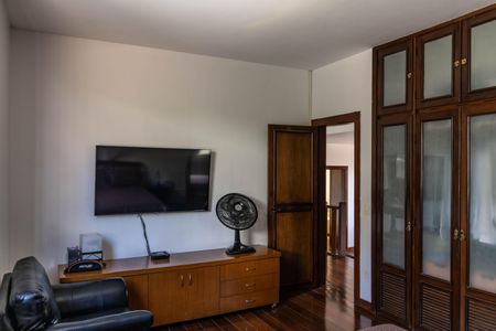 Casa à venda com 450m², 4 quartos e 4 vagas Casa à venda com 450m², 4 quartos e 4 vagasSuíte 1