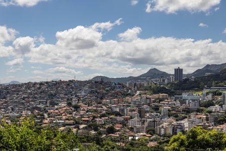 Casa à venda com 450m², 4 quartos e 4 vagas Casa à venda com 450m², 4 quartos e 4 vagasVista do Quarto 1