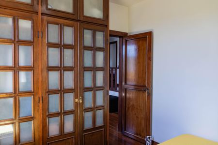 Casa à venda com 450m², 4 quartos e 4 vagas Casa à venda com 450m², 4 quartos e 4 vagasQuarto 2