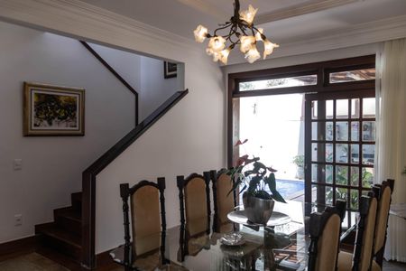 Casa à venda com 450m², 4 quartos e 4 vagas Casa à venda com 450m², 4 quartos e 4 vagasCopa