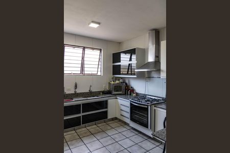 Casa à venda com 450m², 4 quartos e 4 vagas Casa à venda com 450m², 4 quartos e 4 vagasCozinha