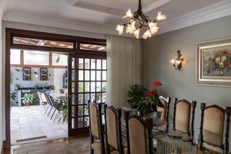 Casa à venda com 450m², 4 quartos e 4 vagas Casa à venda com 450m², 4 quartos e 4 vagasCopa