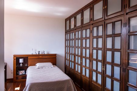 Casa à venda com 450m², 4 quartos e 4 vagas Casa à venda com 450m², 4 quartos e 4 vagasQuarto 1