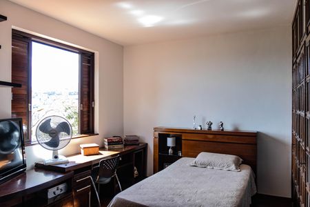 Casa à venda com 450m², 4 quartos e 4 vagas Casa à venda com 450m², 4 quartos e 4 vagasQuarto 1