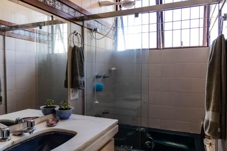 Casa à venda com 450m², 4 quartos e 4 vagas Casa à venda com 450m², 4 quartos e 4 vagasBanheiro da Suíte 1