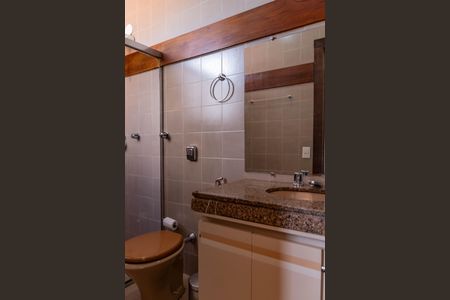 Casa à venda com 450m², 4 quartos e 4 vagas Casa à venda com 450m², 4 quartos e 4 vagasBanheiro Social