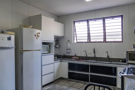 Casa à venda com 450m², 4 quartos e 4 vagas Casa à venda com 450m², 4 quartos e 4 vagasCozinha