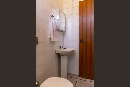 Casa à venda com 450m², 4 quartos e 4 vagas Casa à venda com 450m², 4 quartos e 4 vagasBanheiro de serviço