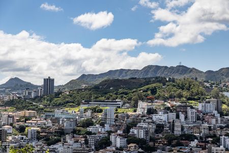 Casa à venda com 450m², 4 quartos e 4 vagas Casa à venda com 450m², 4 quartos e 4 vagasVista do Quarto 2