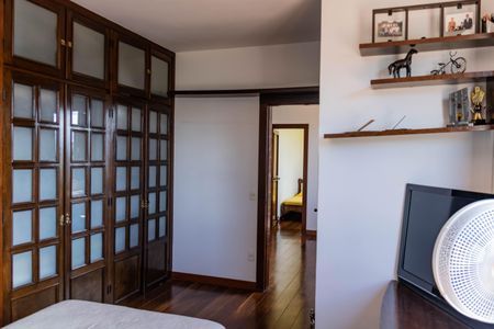 Casa à venda com 450m², 4 quartos e 4 vagas Casa à venda com 450m², 4 quartos e 4 vagasQuarto 1