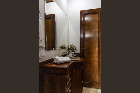 Casa à venda com 450m², 4 quartos e 4 vagas Casa à venda com 450m², 4 quartos e 4 vagasLavabo