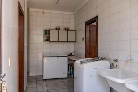 Casa à venda com 450m², 4 quartos e 4 vagas Casa à venda com 450m², 4 quartos e 4 vagasÁrea de Serviço