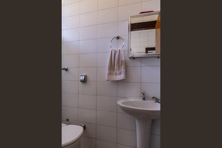 Casa à venda com 450m², 4 quartos e 4 vagas Casa à venda com 450m², 4 quartos e 4 vagasBanheiro de serviço