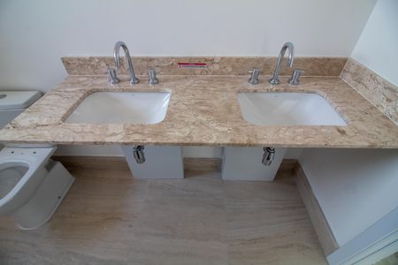 Apartamento à venda com 110m², 2 quartos e 2 vagasBanheiro da Suíte 2