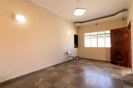 Casa à venda com 140m², 3 quartos e 5 vagasSala