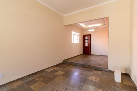 Casa à venda com 140m², 3 quartos e 5 vagasSala