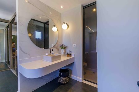 Apartamento à venda com 170m², 3 quartos e 3 vagas Apartamento à venda com 170m², 3 quartos e 3 vagasBanheiro da Suíte